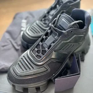 【PRADA】Cloudbust air スニーカー シューズ グレー 3D rubber Prada | Shoes | Prada Sneakers | Poshmark
